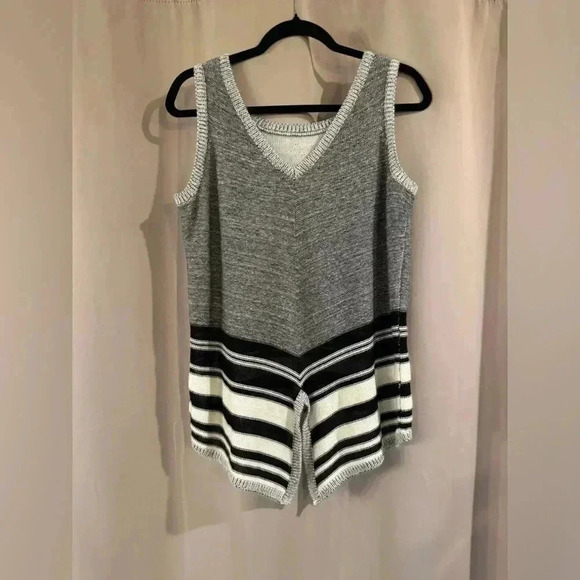 Women’s Gray Olive & Oak Top - Picture 2 of 6